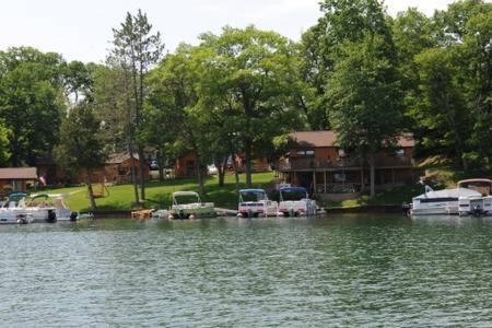 Clear Lake Resort Уест Бранч Екстериор снимка